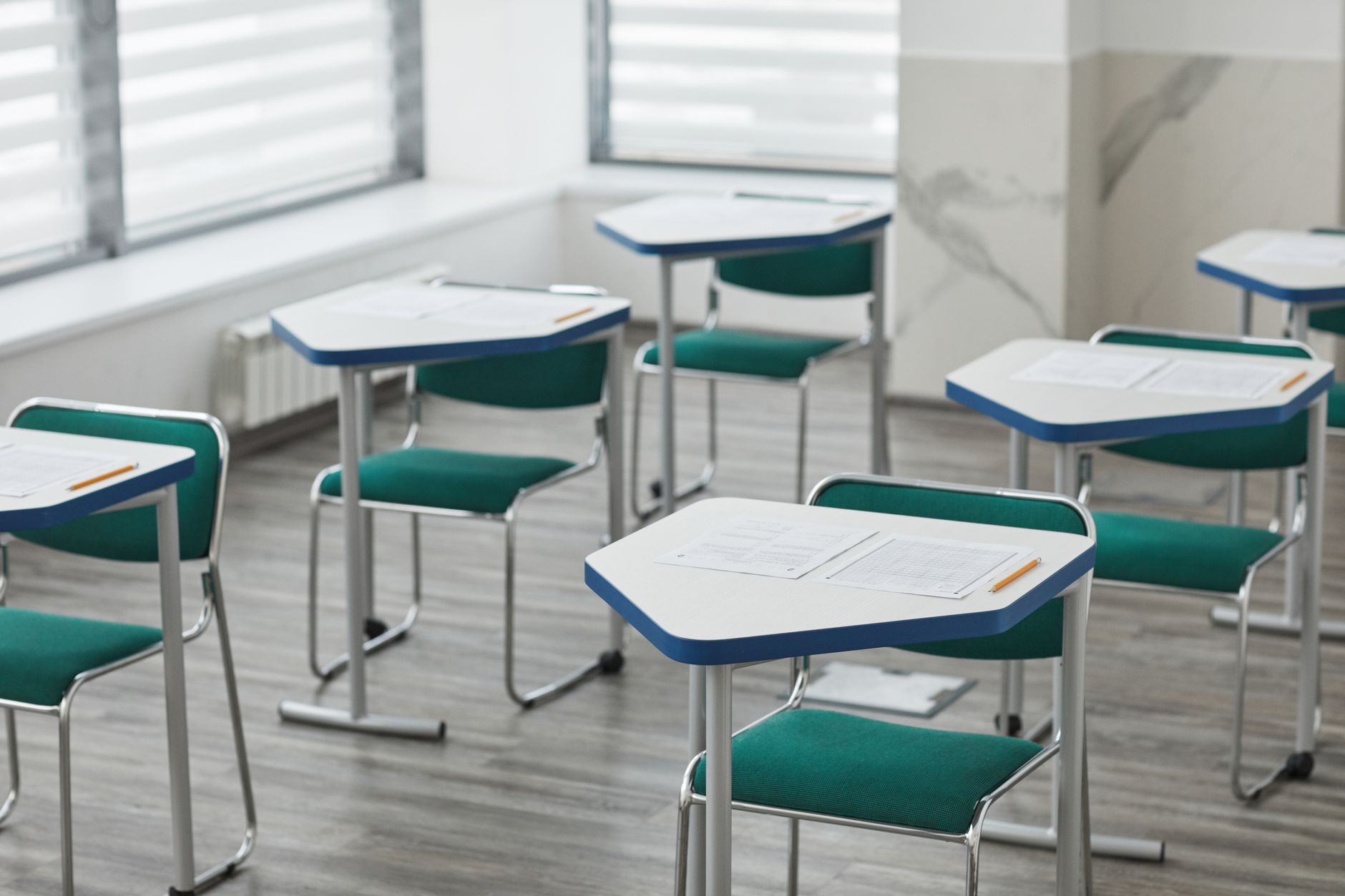 Grupo de jovens em uma sala de aula